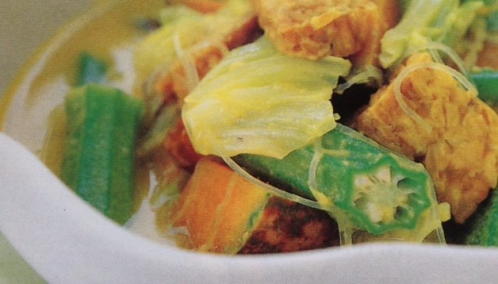 Tempe And Vegetables In Creamy Coconut Gravy Tempe And Vegetables In Creamy Coconut Gravy
