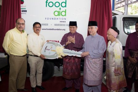 Brahim's Dewina Group and Baitul Hayati Foundation donates refrigerator food truck to Food Aid Foundation to feed the needy - 16 July 2017