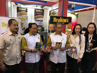 Minister and Deputy Minister MITI visited Brahim's booth - 24 August 2017