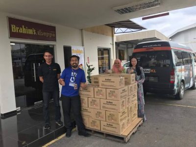 Brahim’s helps donates food to Penang flood victims and volunteers from UNIKL- 10 November 2017