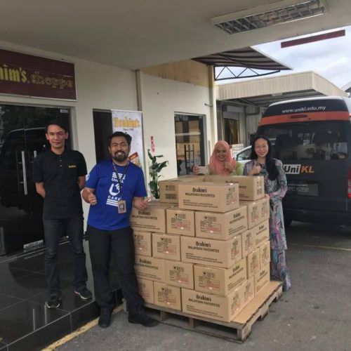 brahims donate flood victim penang with unikl