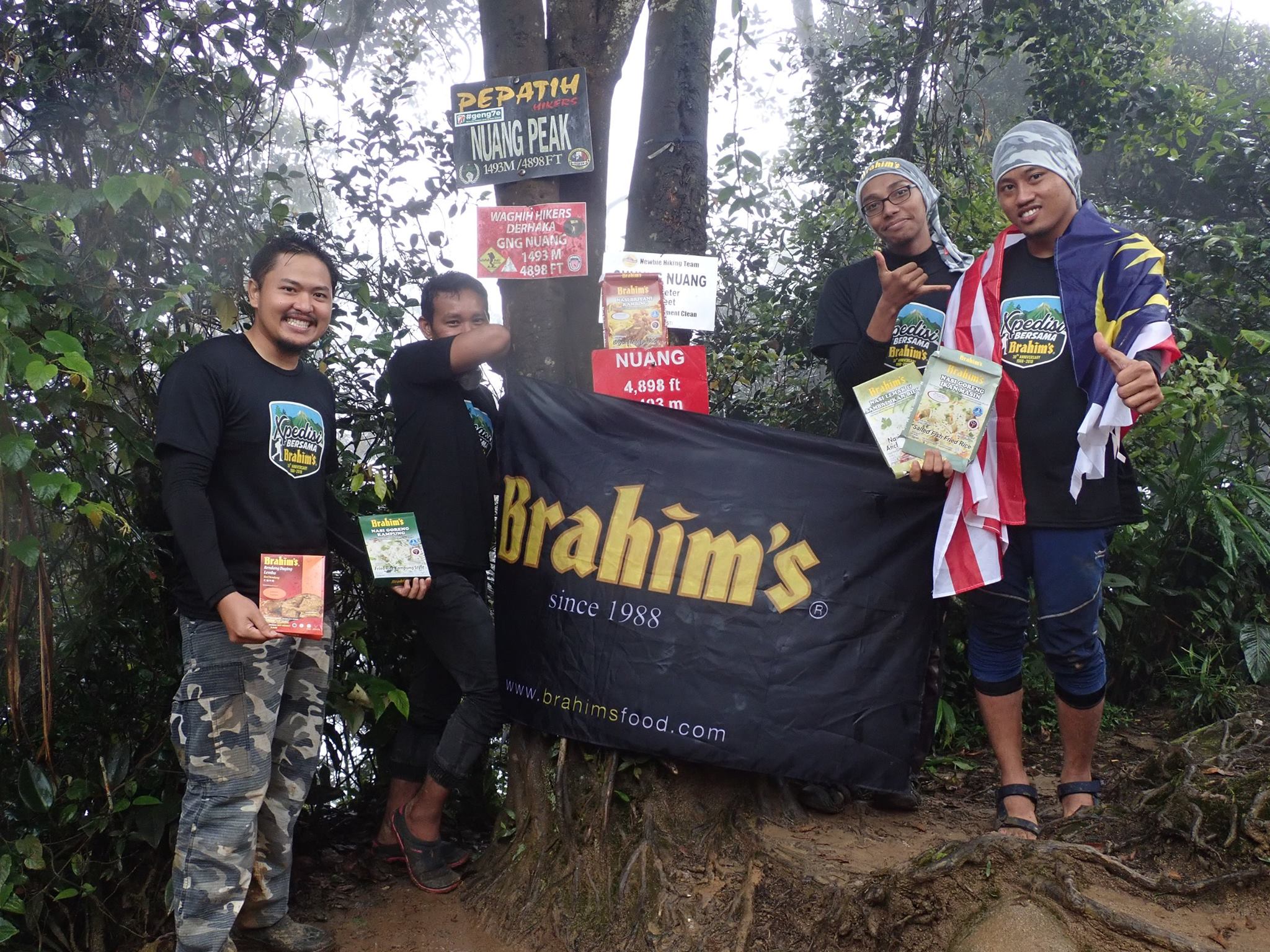 participants at gunung nuang summit