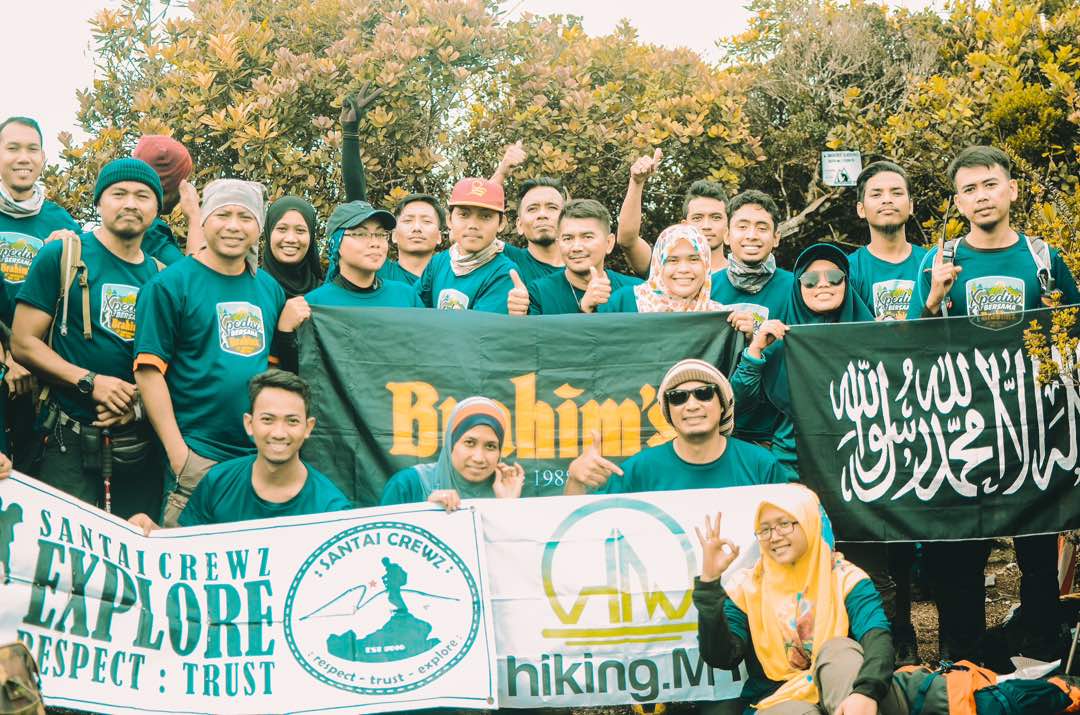 Participants at the summit of Gunung Korbu