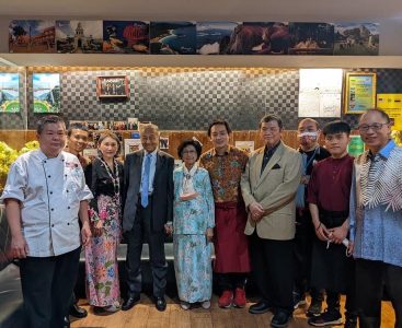 Tun Dr. Mahathir and Tun Dr. Siti Hasmah visited MalayAsian Cuisine by Brahim's restaurant in Shibuya- 26 May 2022