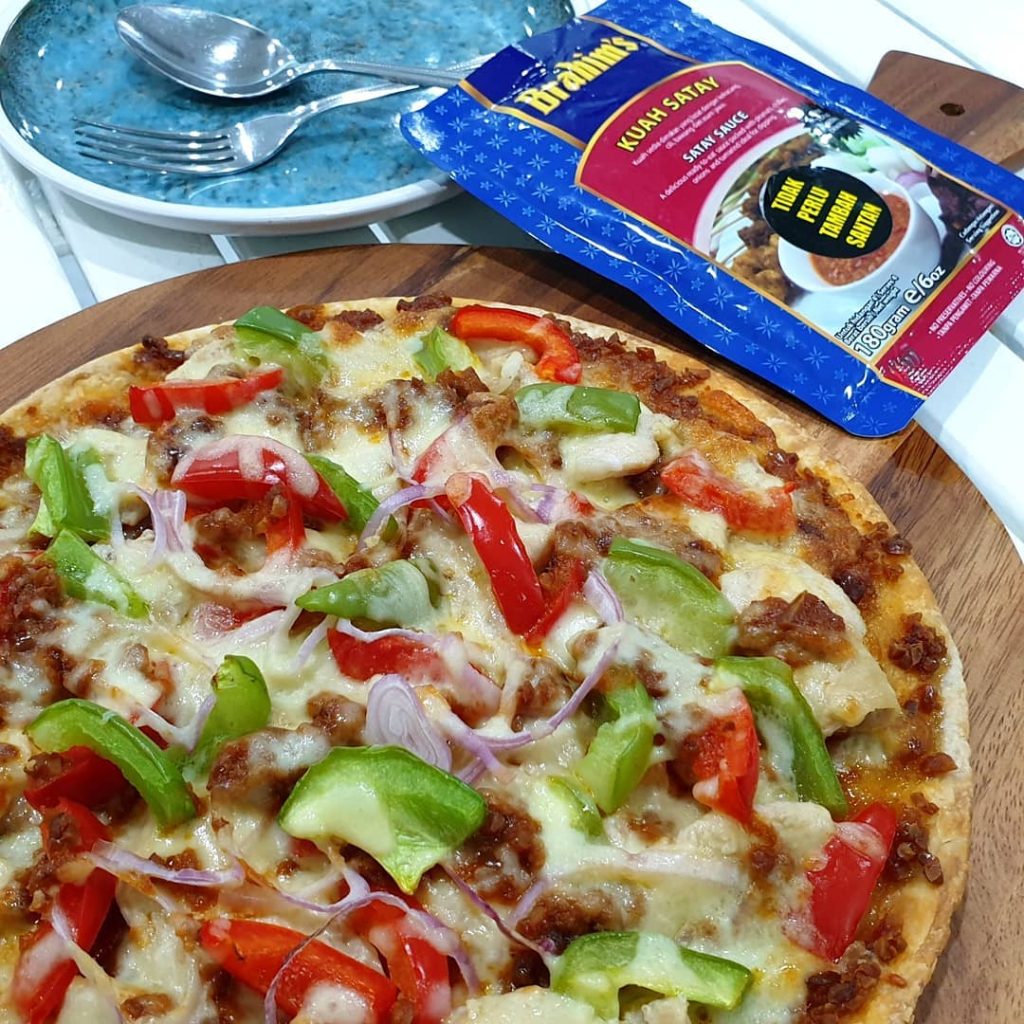 kuah satay_chicken pizza kuah satay