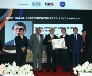 WhatsApp Image 2025-01-24 at 3.47.48 AM (1) 2025 Special Business Award: Best Halal Entrepreneur Excellence Award